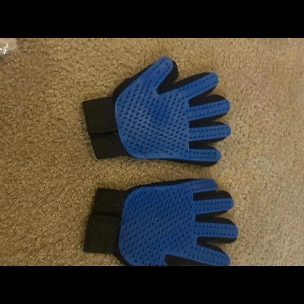 Pet grooming gloves hair removal